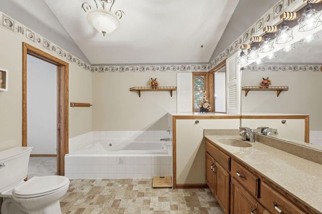 4067 Stockdale Drive, Vadnais Heights, MN 55127