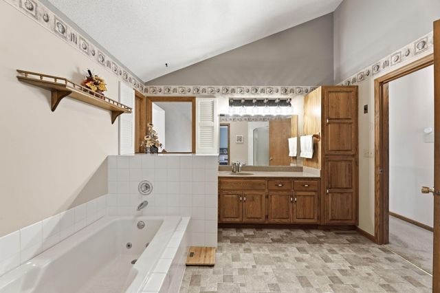 4067 Stockdale Drive, Vadnais Heights, MN 55127