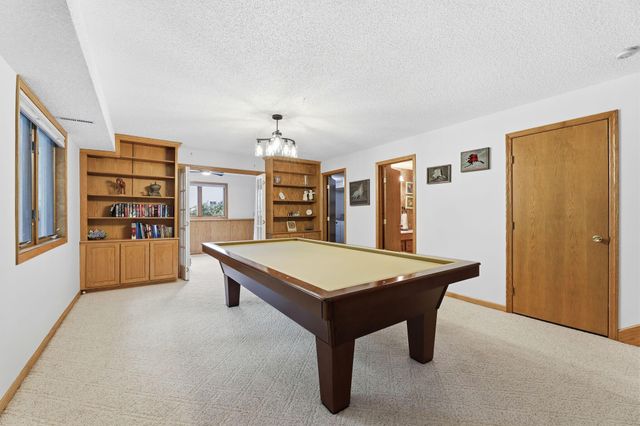 4067 Stockdale Drive, Vadnais Heights, MN 55127
