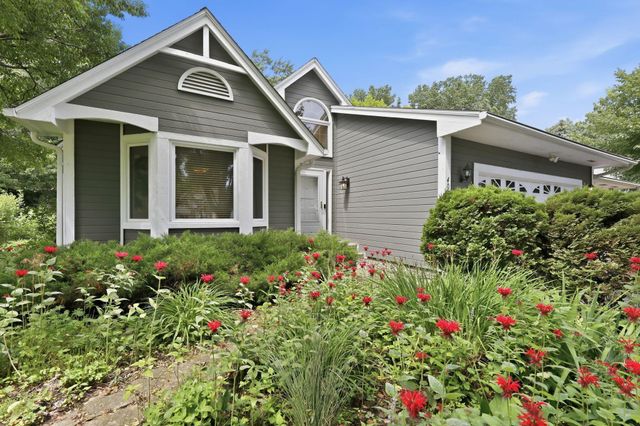 4067 Stockdale Drive, Vadnais Heights, MN 55127