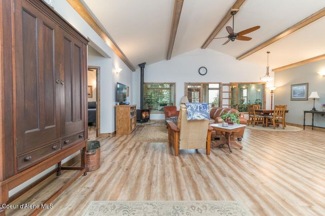 427 Wood Duck LN, Bonners Ferry, ID 83805