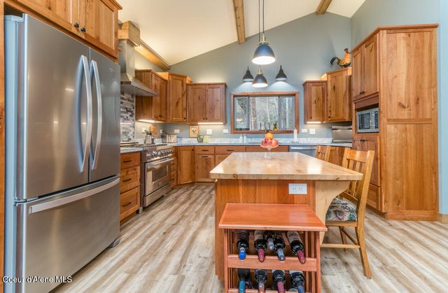 427 Wood Duck LN, Bonners Ferry, ID 83805