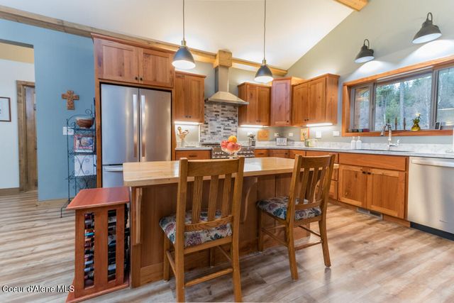 427 Wood Duck LN, Bonners Ferry, ID 83805