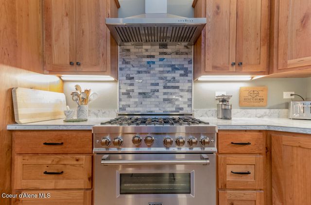 427 Wood Duck LN, Bonners Ferry, ID 83805