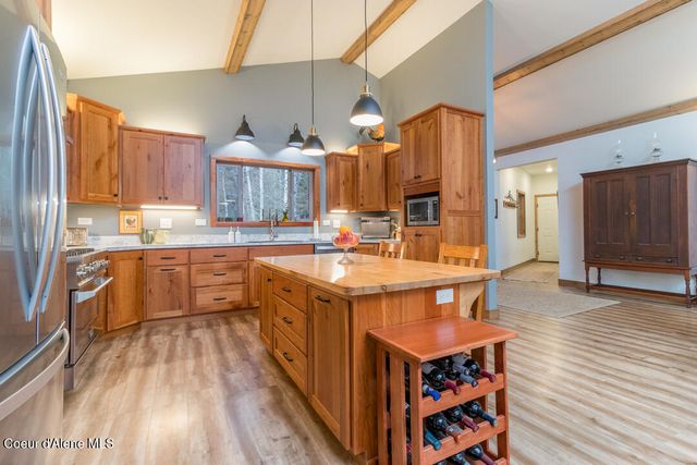 427 Wood Duck LN, Bonners Ferry, ID 83805