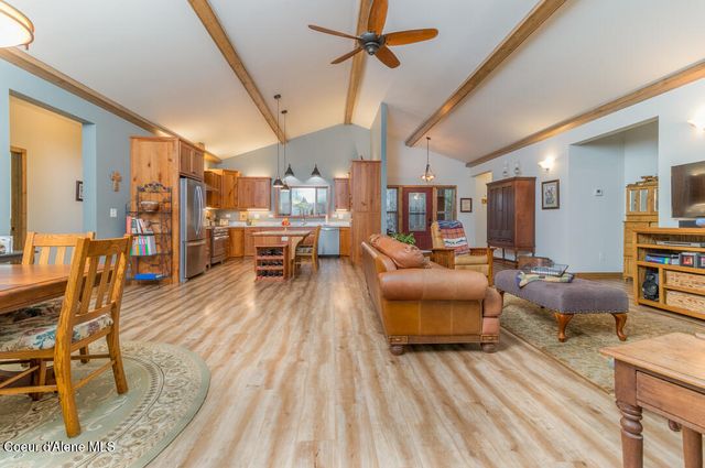 427 Wood Duck LN, Bonners Ferry, ID 83805