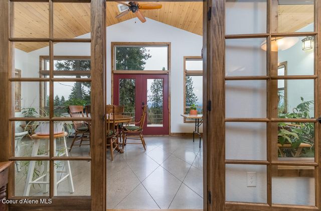 427 Wood Duck LN, Bonners Ferry, ID 83805