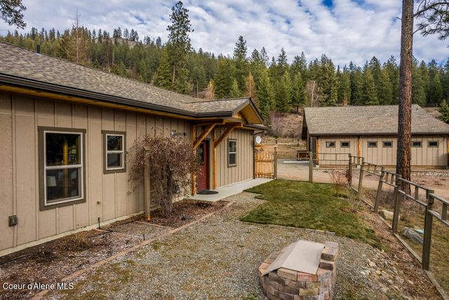 427 Wood Duck LN, Bonners Ferry, ID 83805