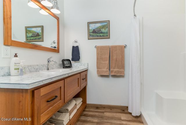 427 Wood Duck LN, Bonners Ferry, ID 83805