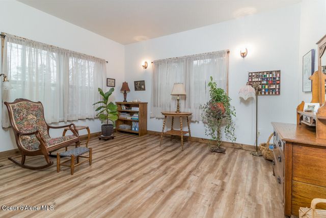 427 Wood Duck LN, Bonners Ferry, ID 83805