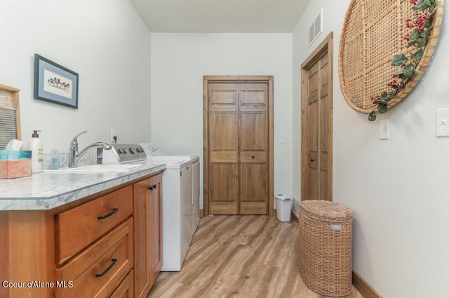 427 Wood Duck LN, Bonners Ferry, ID 83805