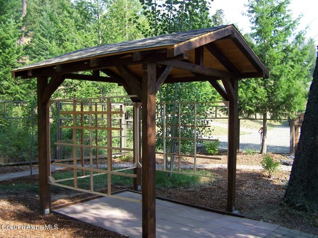 427 Wood Duck LN, Bonners Ferry, ID 83805