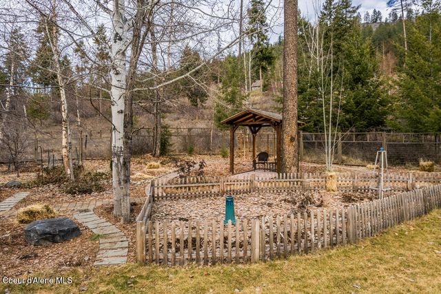 427 Wood Duck LN, Bonners Ferry, ID 83805