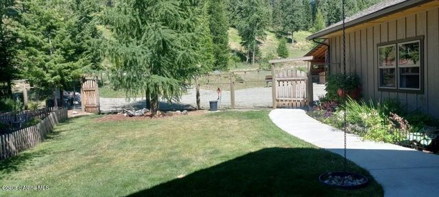 427 Wood Duck LN, Bonners Ferry, ID 83805