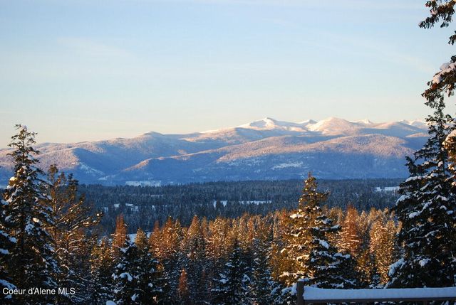 427 Wood Duck LN, Bonners Ferry, ID 83805