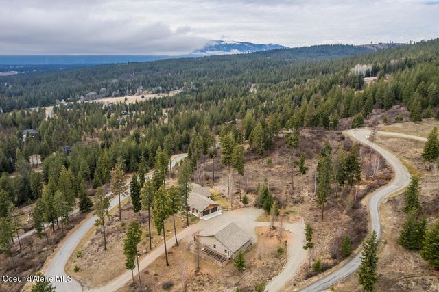 427 Wood Duck LN, Bonners Ferry, ID 83805