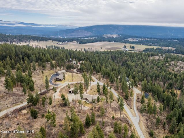 427 Wood Duck LN, Bonners Ferry, ID 83805