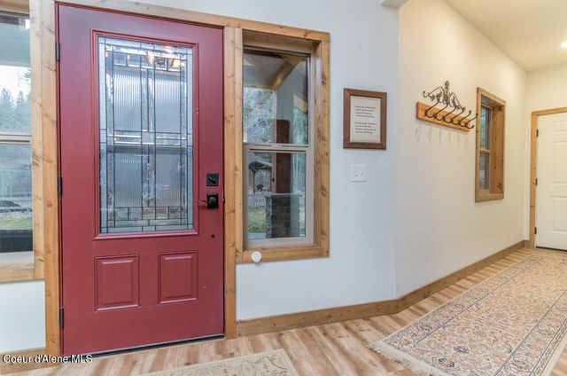 427 Wood Duck LN, Bonners Ferry, ID 83805