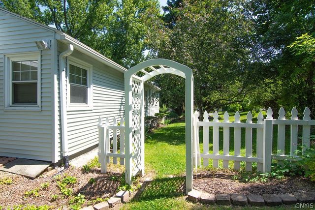 115 Huntington Road, Onondaga, NY 13219