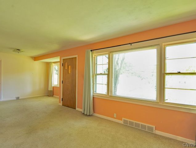 115 Huntington Road, Onondaga, NY 13219