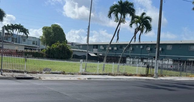 895 NW 45th Ave, Miami, FL 33126