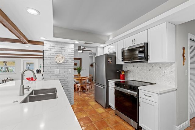 200 SW 5th Street, Boca Raton, FL 33432