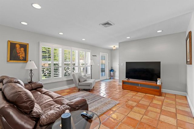 200 SW 5th Street, Boca Raton, FL 33432