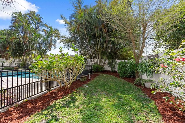200 SW 5th Street, Boca Raton, FL 33432