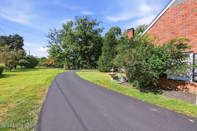 12601 N Osage Rd, Anchorage, KY 40223
