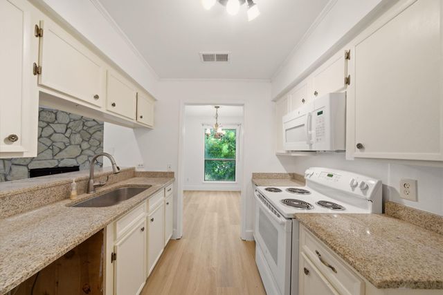 3 Hideaway Drive, Friendswood, TX 77546