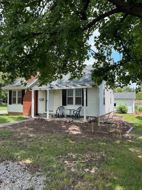 Image 1 of property listing at 800 S 25th Street, Mt Vernon, IL 62864
