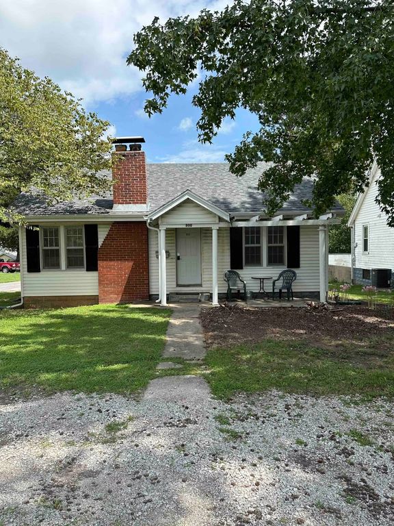 Image 3 of property listing at 800 S 25th Street, Mt Vernon, IL 62864