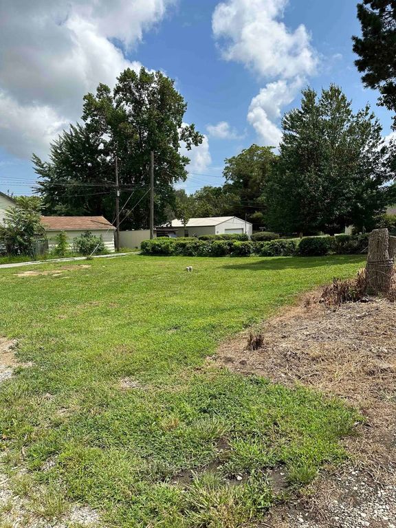 Image 4 of property listing at 800 S 25th Street, Mt Vernon, IL 62864