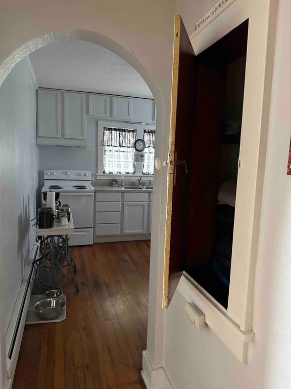 Image 7 of property listing at 800 S 25th Street, Mt Vernon, IL 62864