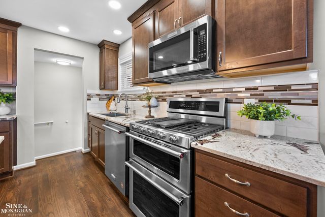 771 Saint Clair Avenue, Grosse Pointe, MI 48230