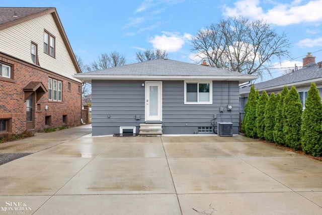 771 Saint Clair Avenue, Grosse Pointe, MI 48230