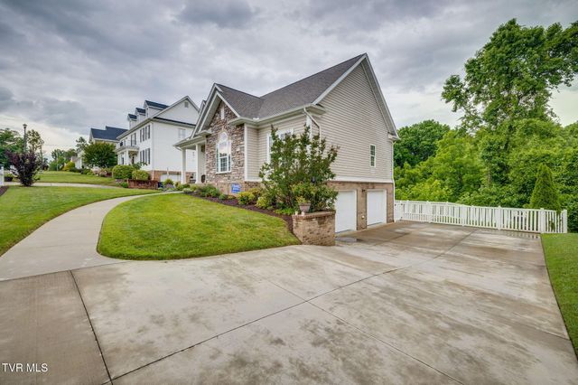 2117 Saint Erics Court, Kingsport, TN 37660