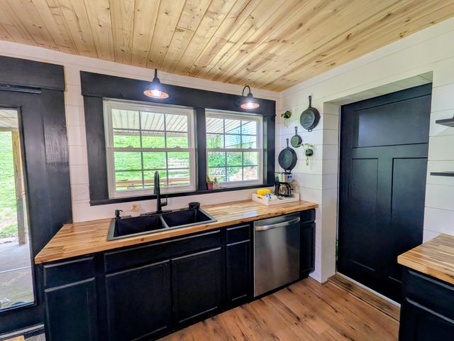 12251 US highway 421, Tyner, KY 40486