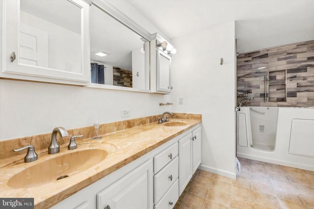 168 DORIAN DR, Williamstown, NJ 08094