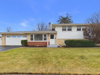 1605 E Frederick Street, Arlington Heights, IL 60004