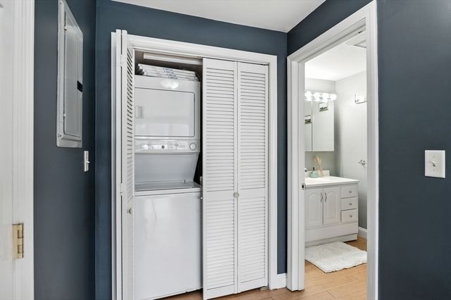 103 Elliott St 9, Beverly, MA 01915