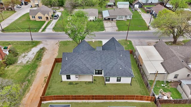 905 N Trinity Street, Decatur, TX 76234