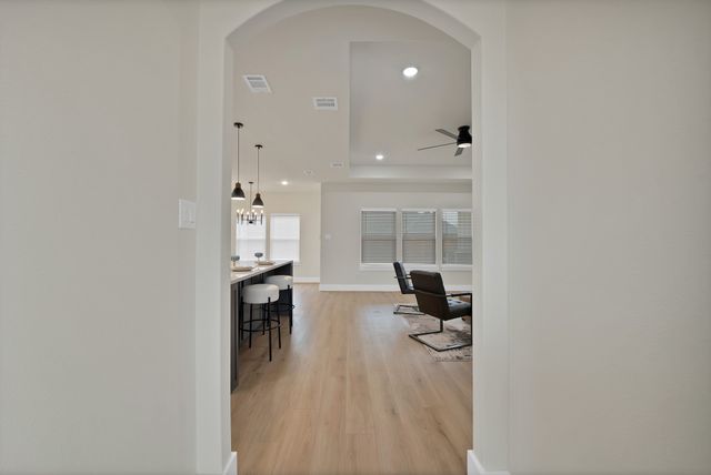 905 N Trinity Street, Decatur, TX 76234
