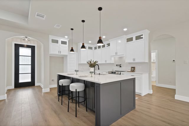905 N Trinity Street, Decatur, TX 76234