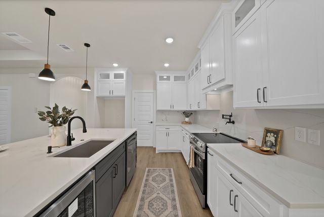 905 N Trinity Street, Decatur, TX 76234