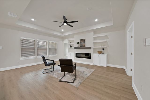 905 N Trinity Street, Decatur, TX 76234
