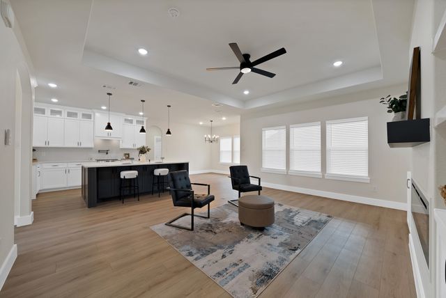 905 N Trinity Street, Decatur, TX 76234