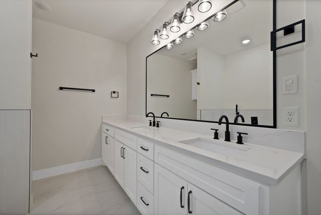 905 N Trinity Street, Decatur, TX 76234