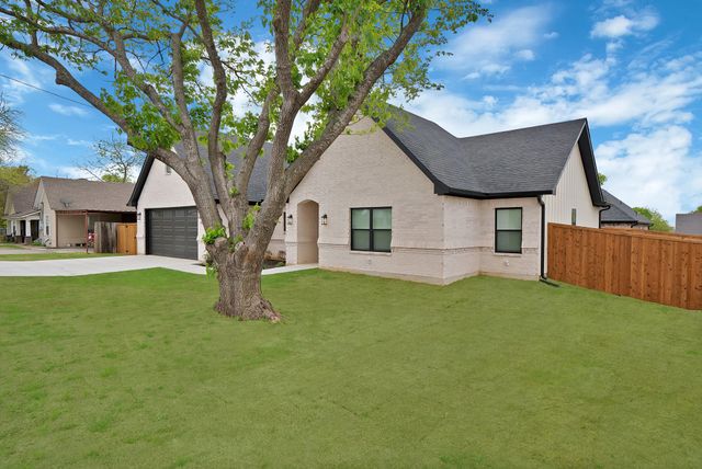 905 N Trinity Street, Decatur, TX 76234