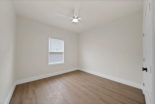 905 N Trinity Street, Decatur, TX 76234